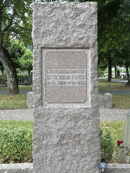 Grave number: 33 6   110