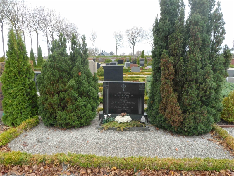 Grave number: ÖTN NMK2     9, 10, 11