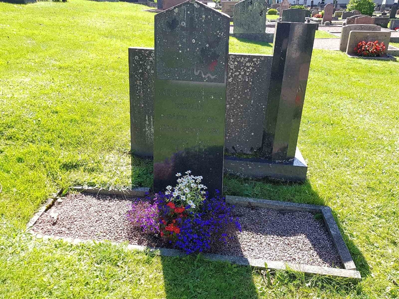 Grave number: 06 61051