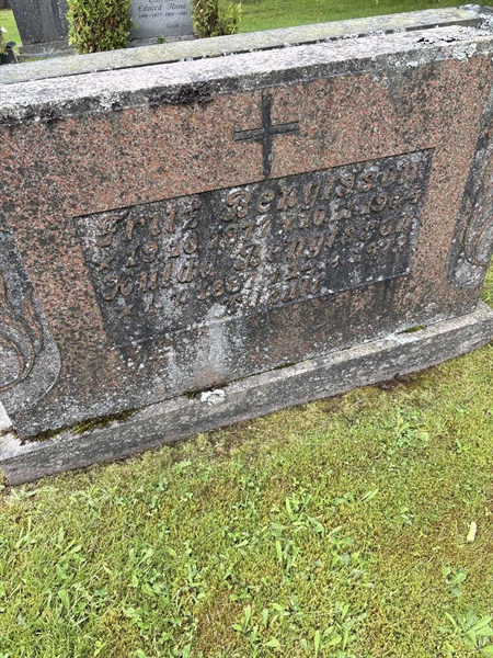 Grave number: SKF D   147, 148