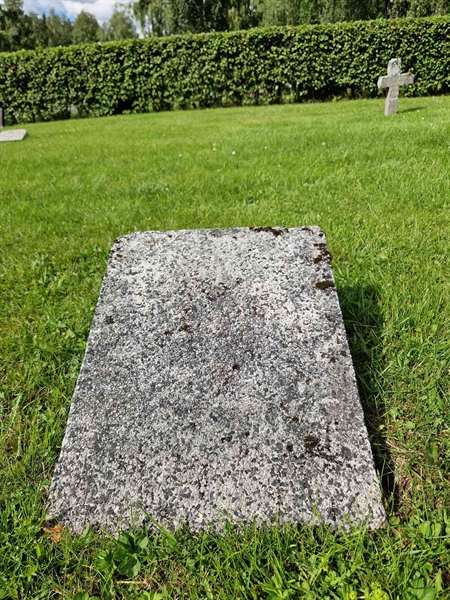 Grave number: LO 08   11