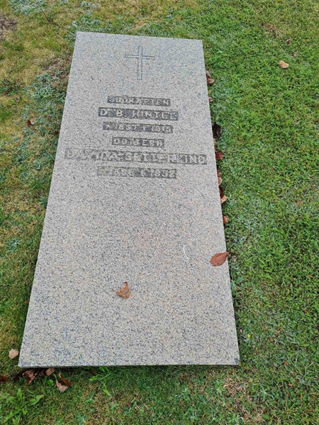 Grave number: F 02   301