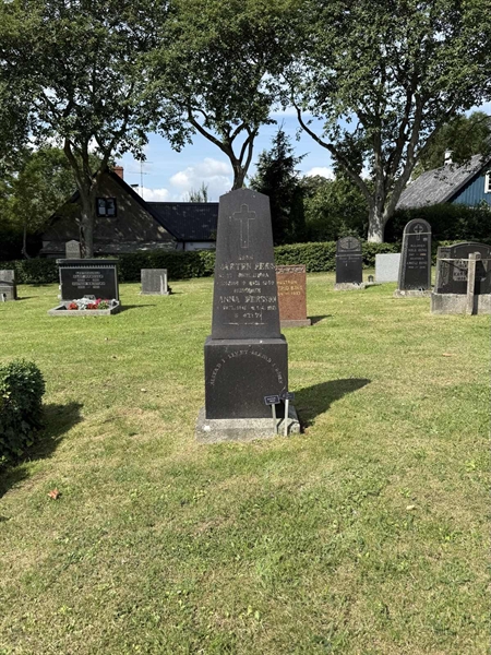 Grave number: ON D   352, 353