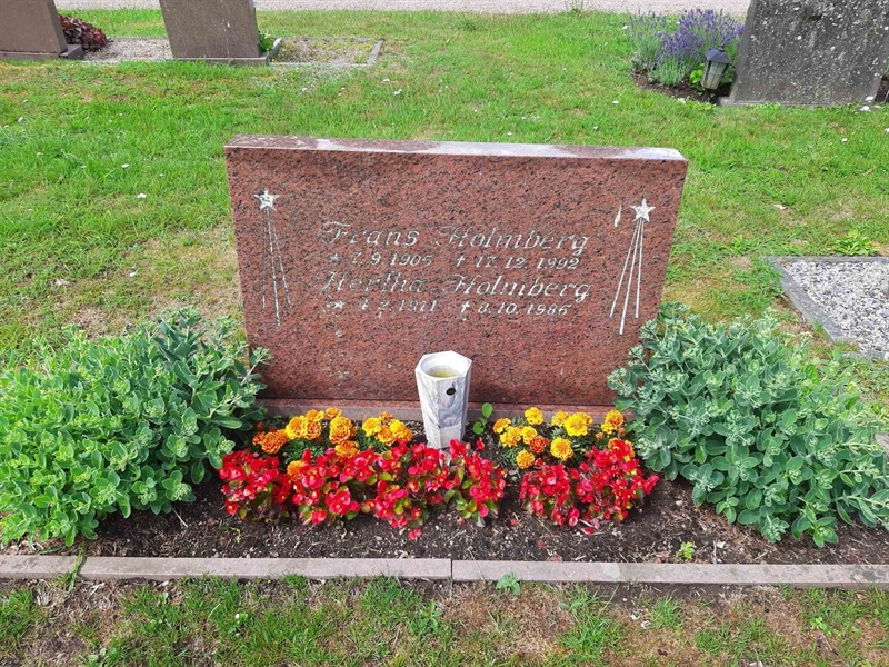 Grave number: M1 R    60, 61
