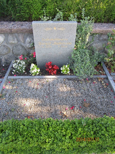Grave number: 10 F    24