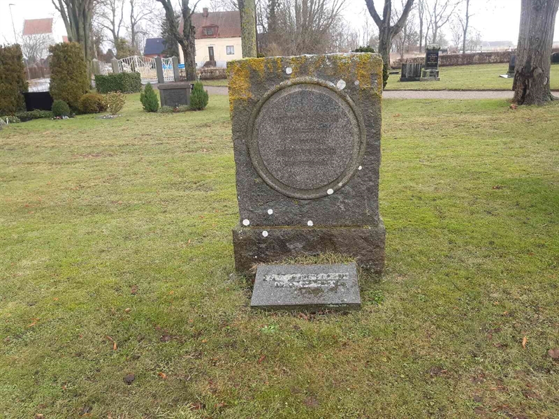 Grave number: SN D    28, 29