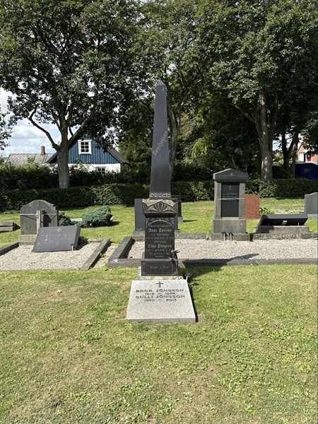 Grave number: ON D   236, 237, 238, 239, 240