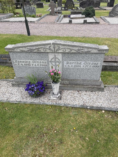 Grave number: SKF B    33, 34