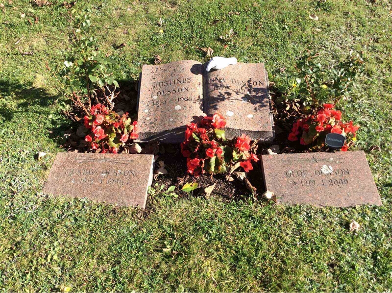 Grave number: F 04    48, 49