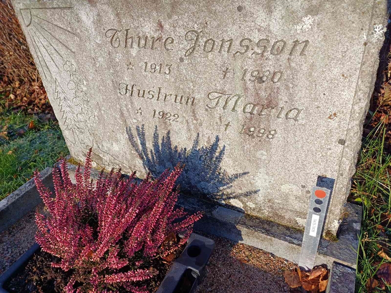 Grave number: JÄ 3 7475, 7476