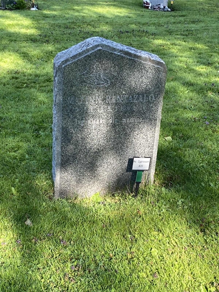 Hautatunnus: 2 C   820