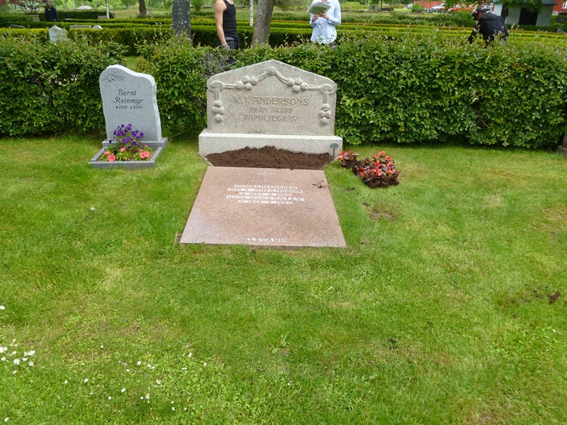 Grave number: ROG C  104, 105, 106