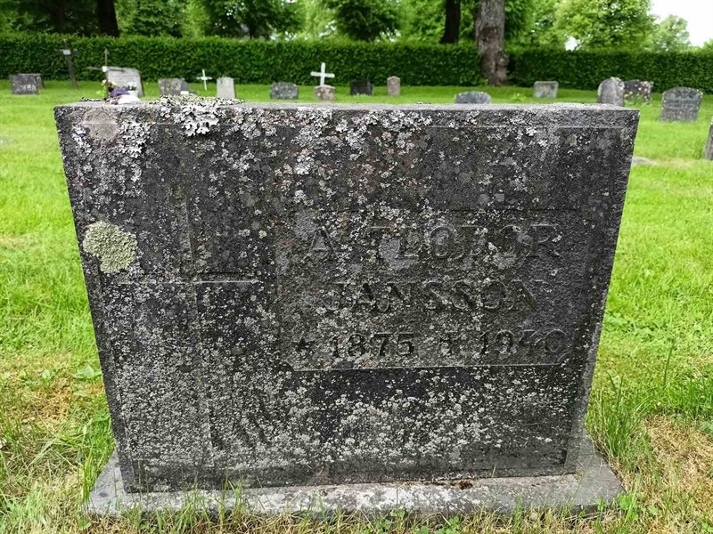 Gravnummer: 1 Ö 17   354V