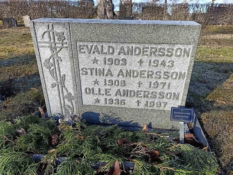 Gravnummer: 1 Ö 17   425V