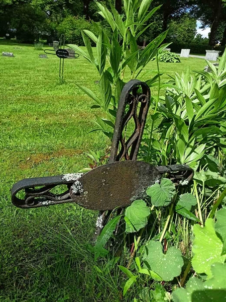 Gravnummer: 1 Ö 10   551V