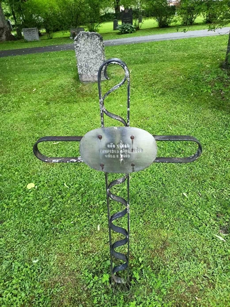 Gravnummer: 1 Ö 10   706V