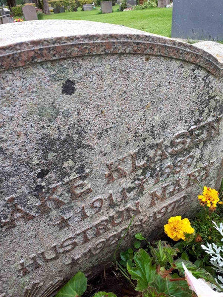 Grave number: NK F B  1057