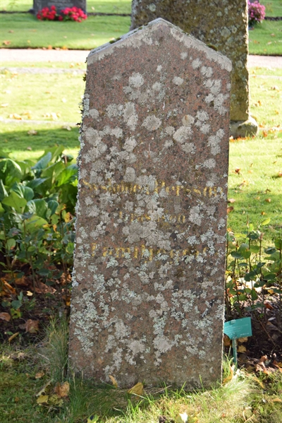 Grave number: 01 9    33