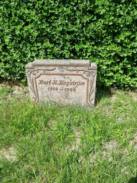 Grave number: 2 03  111