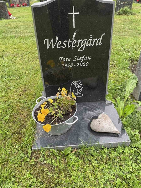 Hautatunnus: N 4 4   593