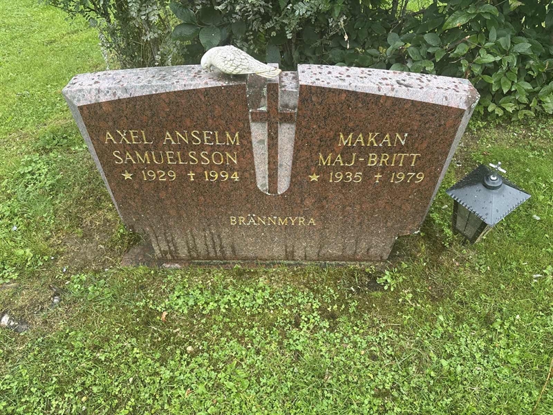 Grave number: 002 2   554