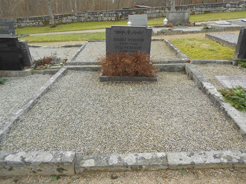 Grave number: NÅ M5    37, 38