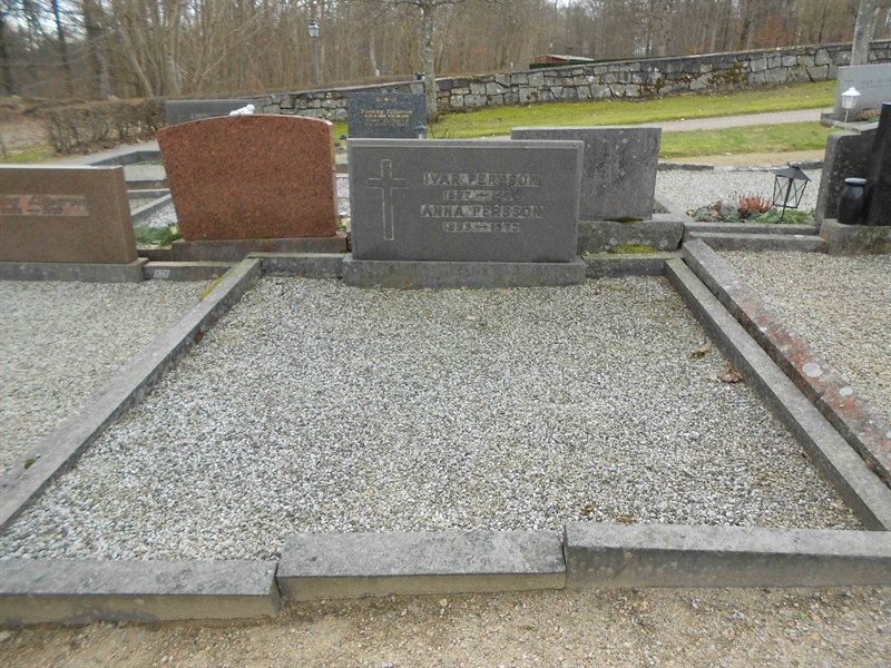 Grave number: NÅ M5    41, 42