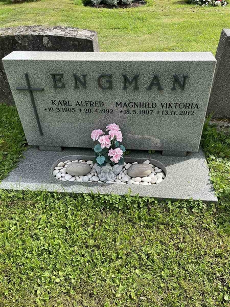 Grave number: N 4 1    62