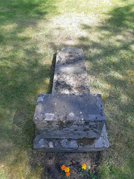 Grave number: 2 G     7-10