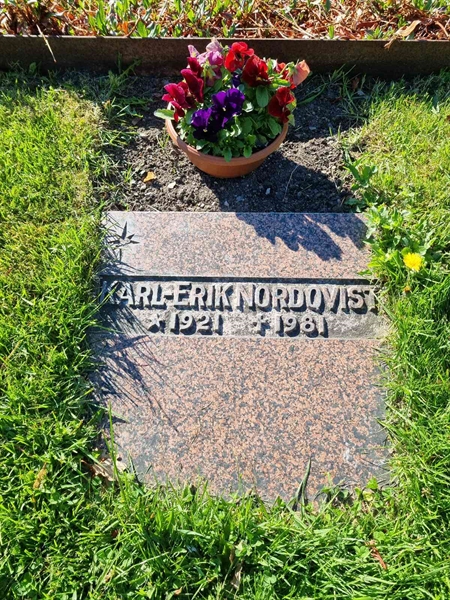 Grave number: 1 02 345