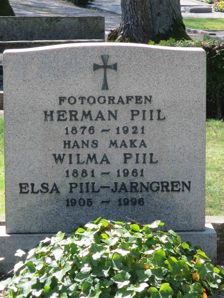 Grave number: HÖB 9   242