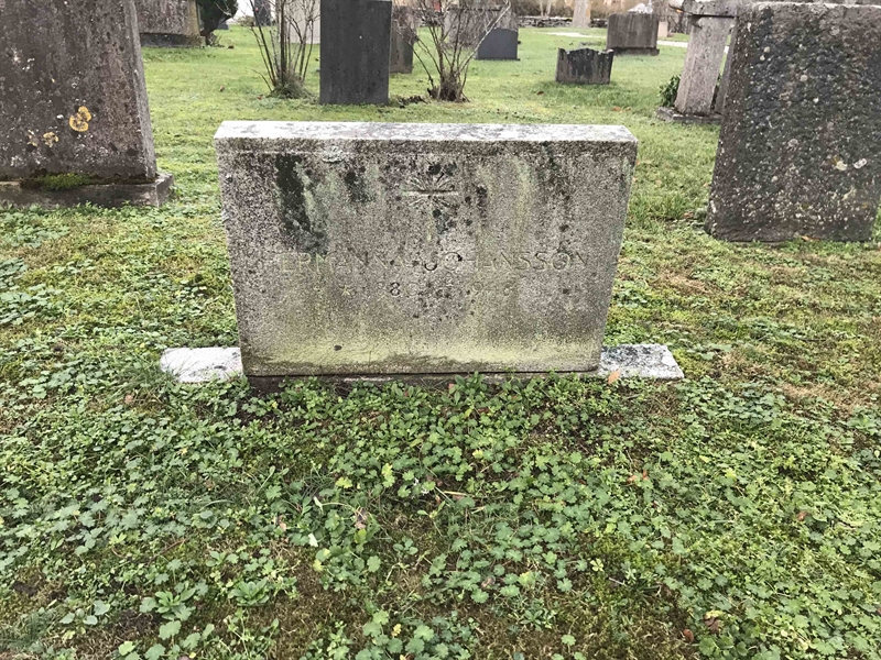 Grave number: L B    79