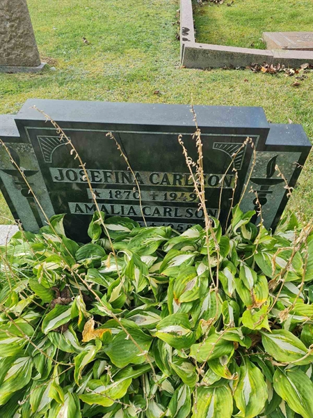 Grave number: F 04   127, 128