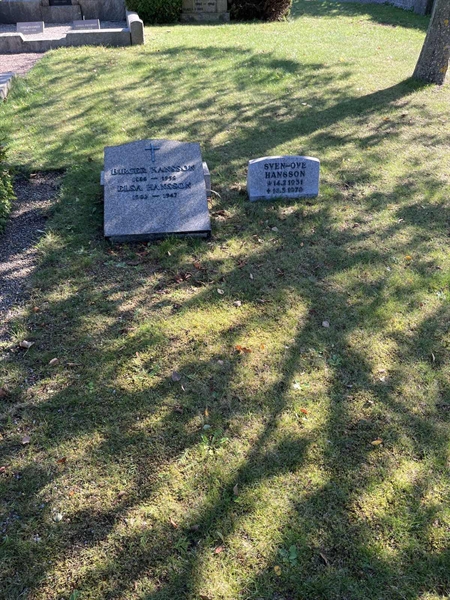 Grave number: VK III    33