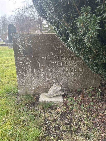 Grave number: E C 77
