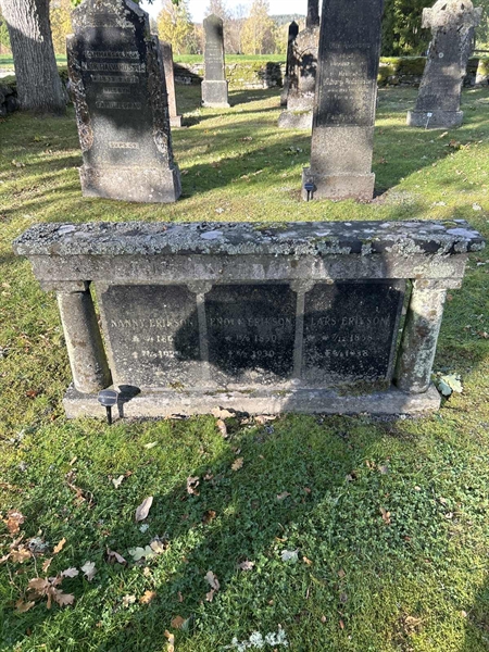 Grave number: T A A   152-154
