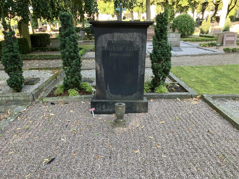 Grave number: Ö 20i   123, 124