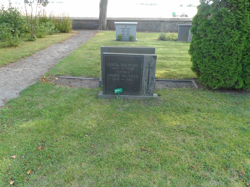 Grave number: SK G    33, 34