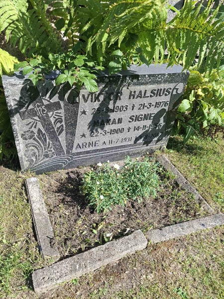 Grave number: 001 2   930