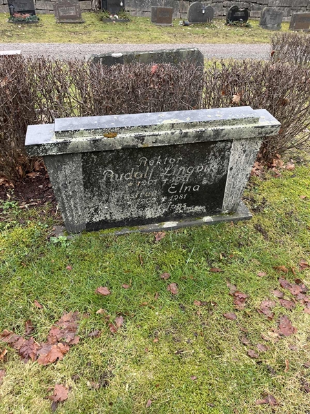 Grave number: Lax mell Kv4 71+72