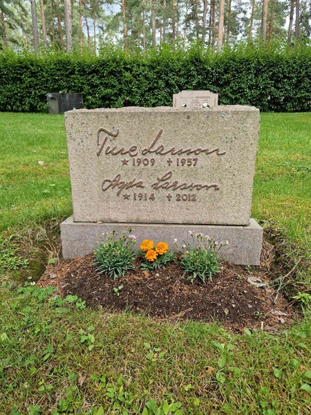 Grave number: 1 KV.3   128-129