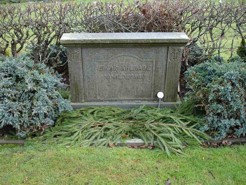 Grave number: HK K    93, 94