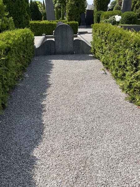 Grave number: NK IV    57