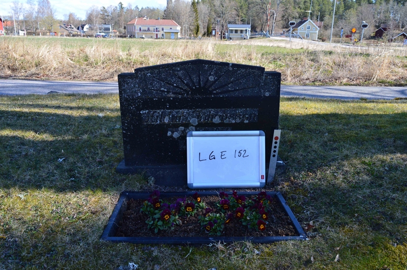 Grave number: LG E   152