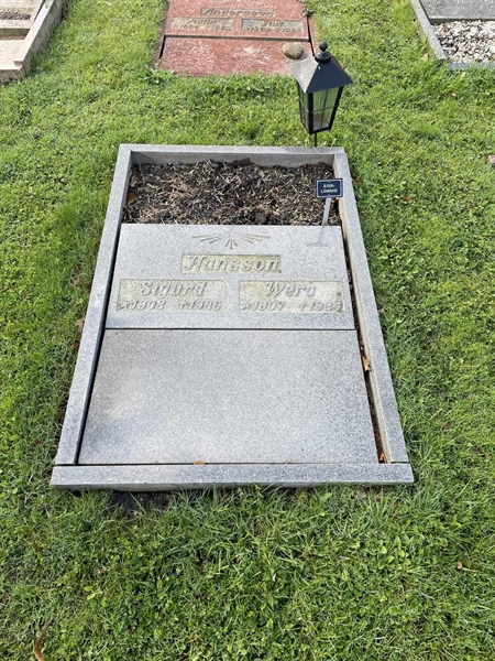 Grave number: 1 08    21