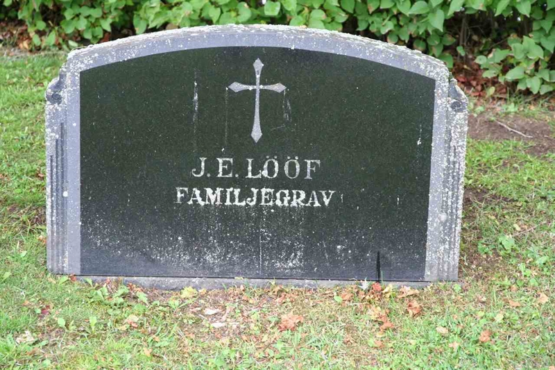 Grave number: F G B 31-32