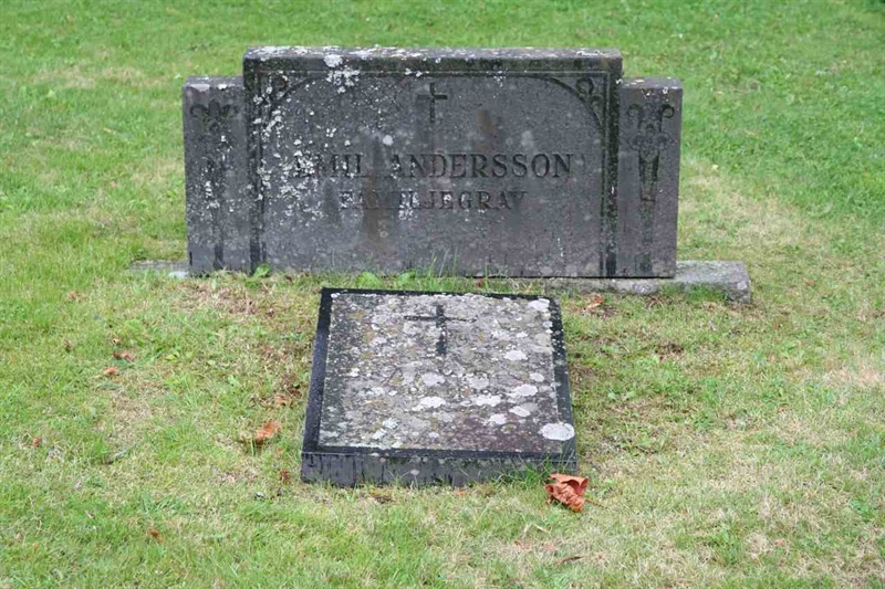 Grave number: F G B   142-144