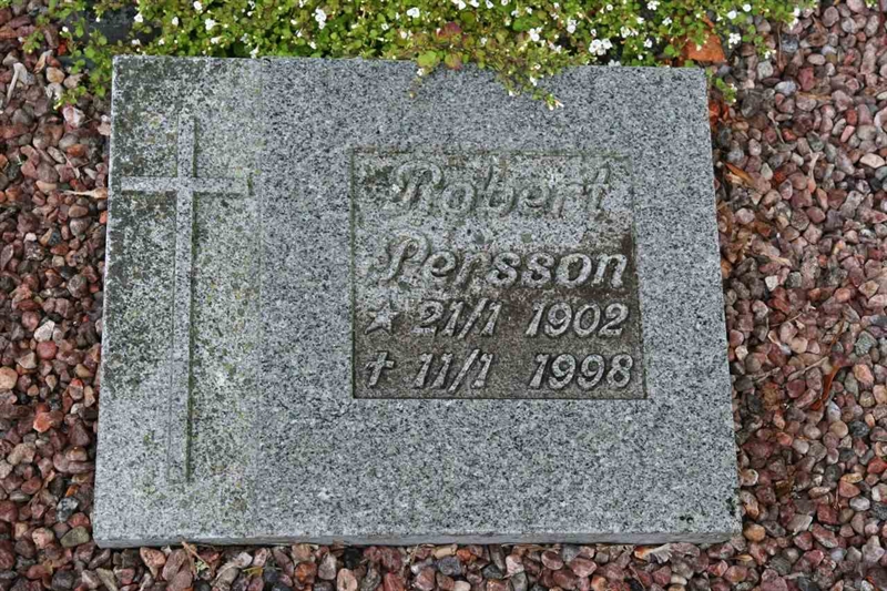 Grave number: F G B 99-100