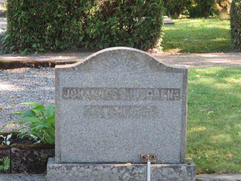 Grave number: HÖB 12   377