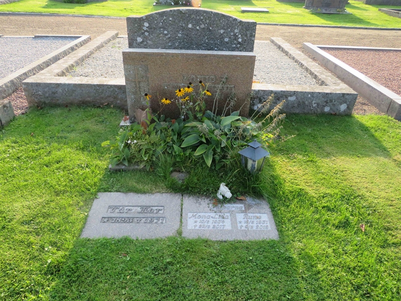 Grave number: 1 03   30